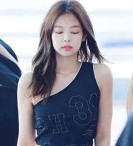 金智妮jennie同款韩国单肩斜肩针织吊带背心无袖修身性感上衣t恤