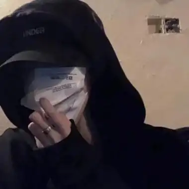 帅气男生头像真人黑口罩挡脸