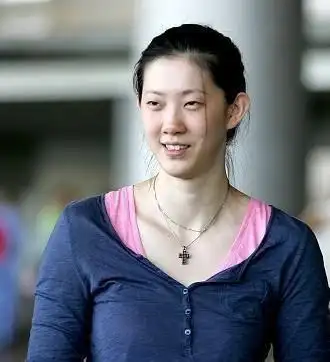 女排薛明33岁前夫为央视编导因病退役开花店