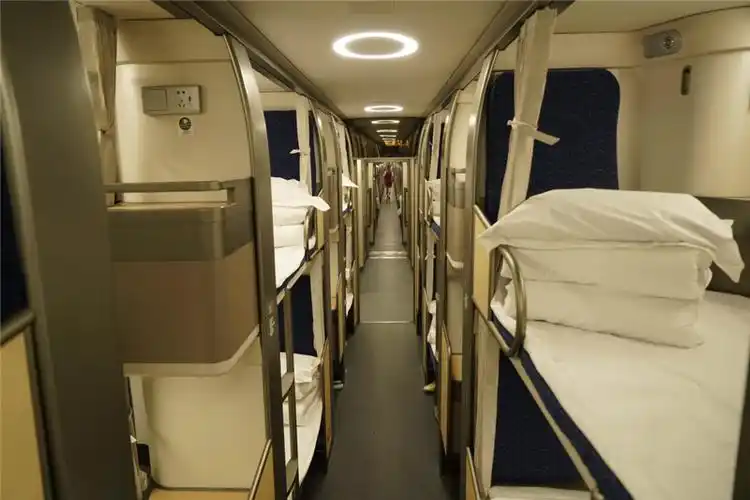 新型动卧每天在京沪间开行一对,北京南-上海d311次,上海-北京南d312次