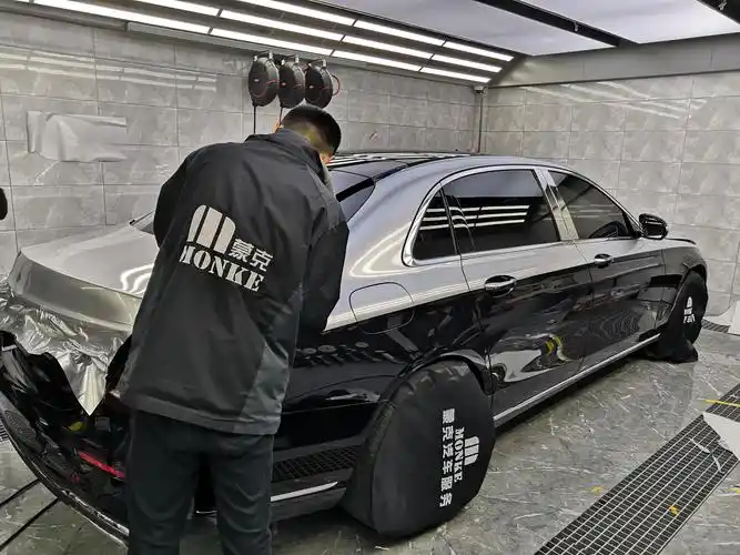 坐标青岛奔驰e超亮漆面银双拼改色独家定制