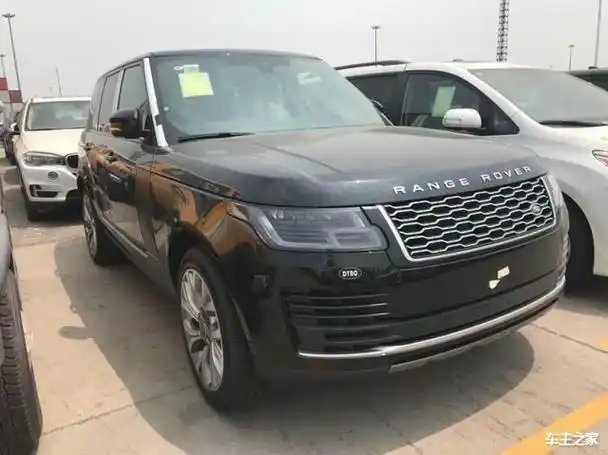 路虎揽胜行政欧规版的长宽高分别为5000/2073/1869mm,长度和宽度与