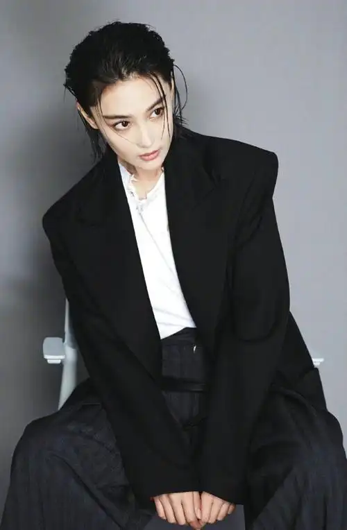 短发美女张馨予 日式西装俏皮炫酷