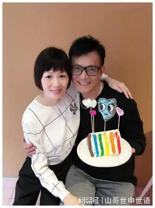 演员黄日华演员妻子因病离世快4年了他的选择和坚持让人泪目