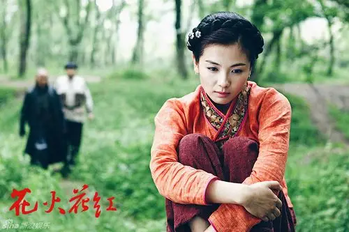 组图:《花火花红》服饰精致 刘涛领衔复古风