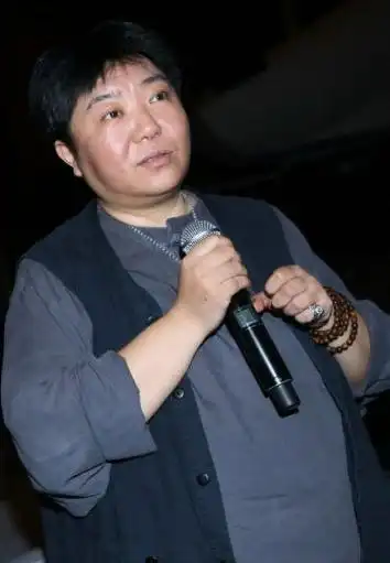 田沁鑫音乐剧《天桥》探班 舞台犹如琉璃宫