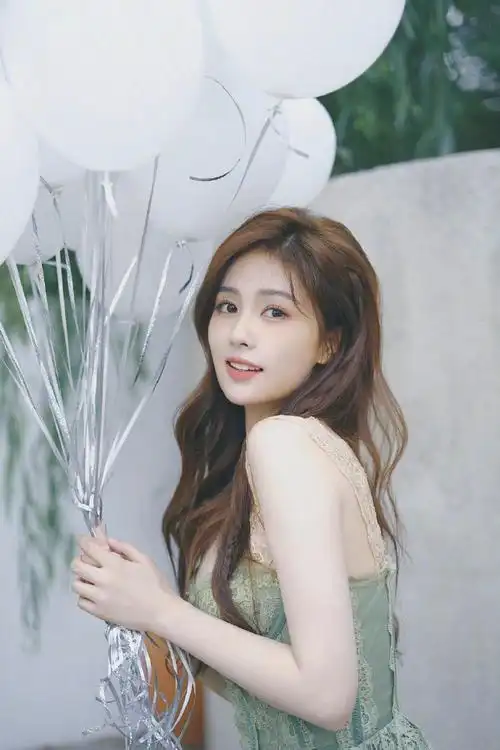 白鹿晒照纪念半是蜜糖半是伤开播两周年