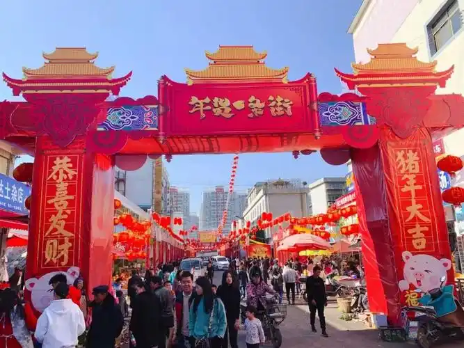 大街小巷挂灯笼,城乡繁荣美景添. 党的宗旨为人