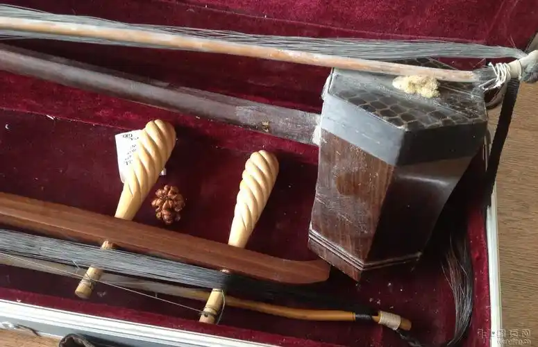 转让自用京二胡两把