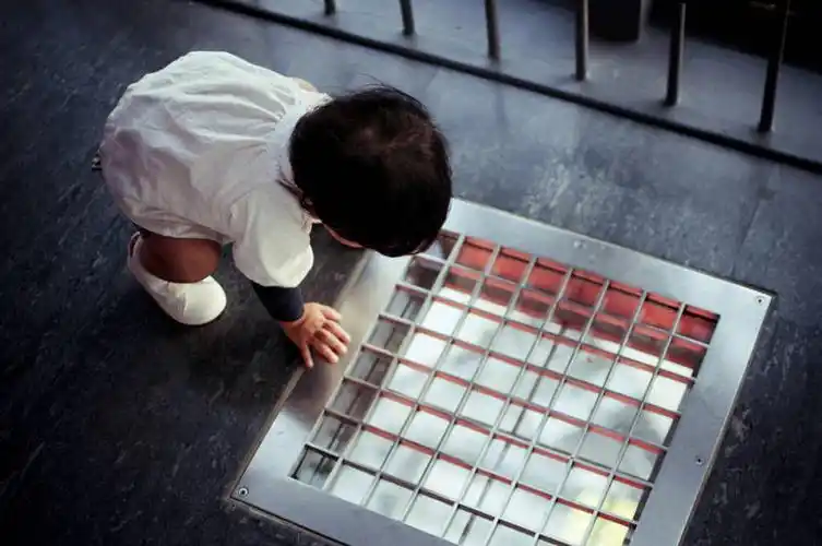 婴儿,儿童,一个人,横图,俯视,室内,婴儿服装,纯洁,日本,仅一个人,弯腰