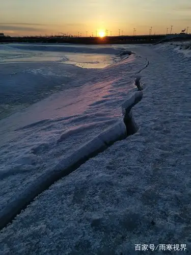 牙克石春暖河冰融化现冰川美景,"北极熊"和"二师兄"都来了