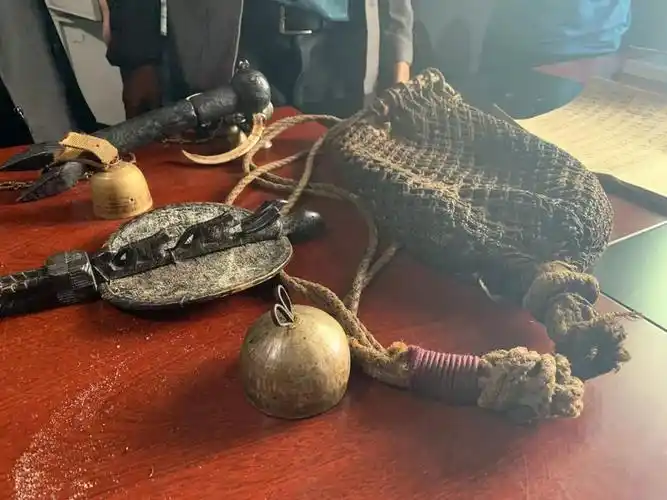 2013年被正式列入"中国传统村落名录",其至今仍保存有彝族传统瓦板房