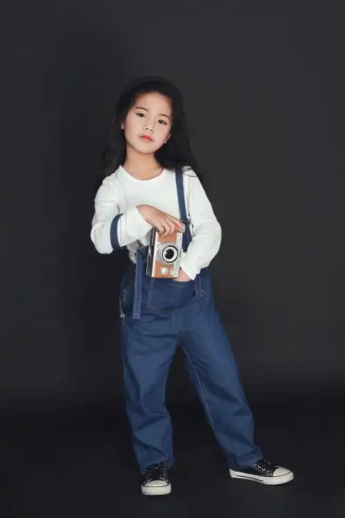 摄影师大杰锅的儿童摄影作品《酷酷小姑娘》