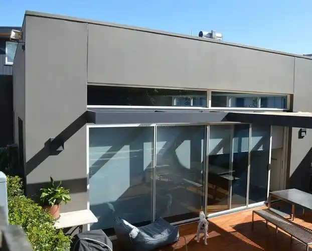 2022别墅封阳台玻璃窗效果图