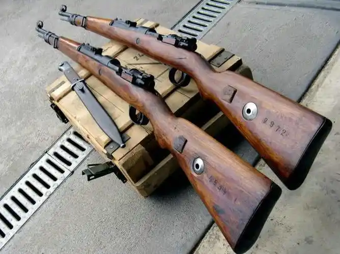 kar98k卡宾枪),是第二次世界大战前德国毛瑟公司研制的一型制式步枪