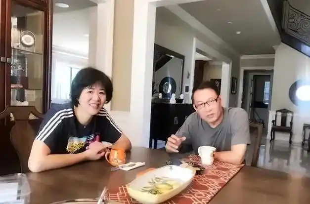 入驻>王育成郎平互生情愫最终在2016年结婚婚后王育成对郎平照顾有加