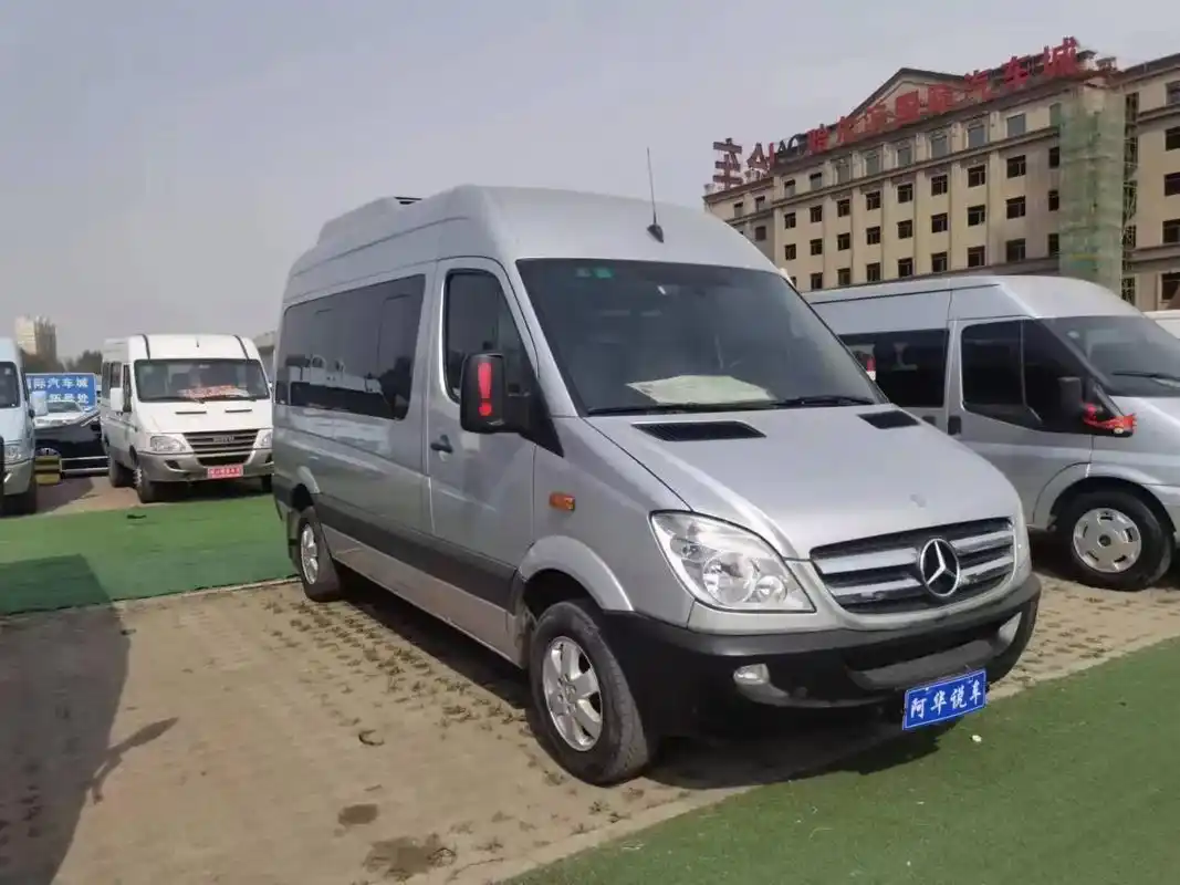 特价,14年加长版奔驰凌特9座,全车原版,柴油涡轮增压2.2t发动机