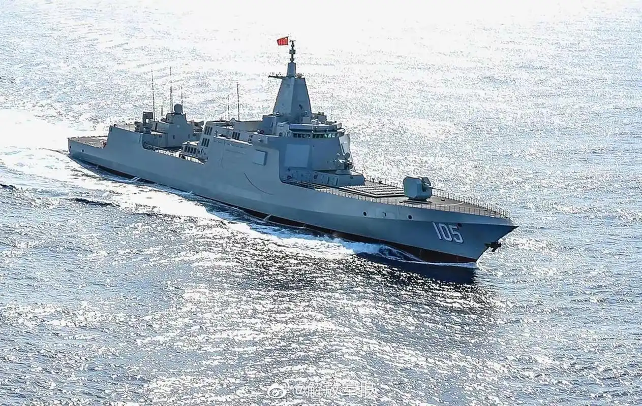 052dl型驱逐舰云集码头,海军阔得很.