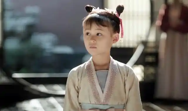 小徽柔,由九月(真名张毓宜)扮演,2011年9月21日出生,来自河北沧州 .