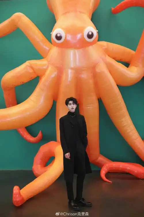 蔡徐坤ins##prada代言人蔡徐坤