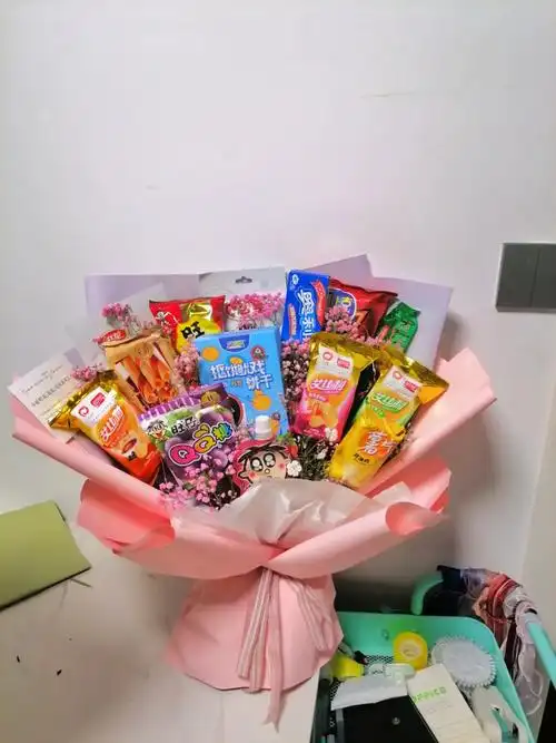 零食花束包装  #网红零食花束  今天是手工活的一天 小盆 - 抖音
