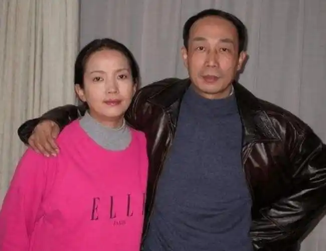 回顾吕丽萍不后悔和张丰毅组建家庭余生只想做儿子的好妈妈