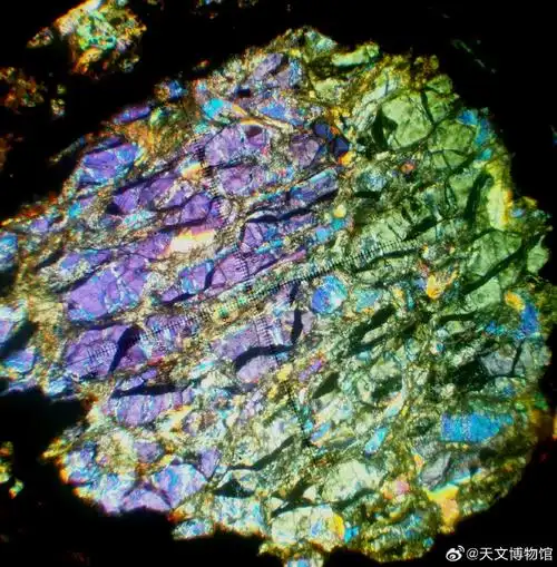 转发抽奖#周末例行转发抽奖,一片cr2碳质球粒陨石彩色切片.