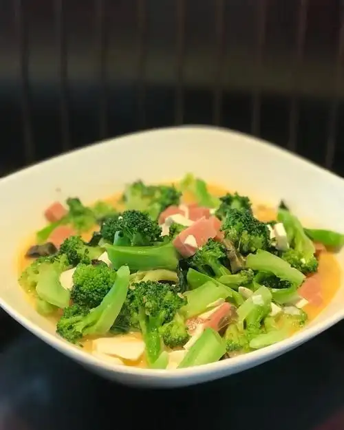 爱美的阿香婆做的上汤西兰花