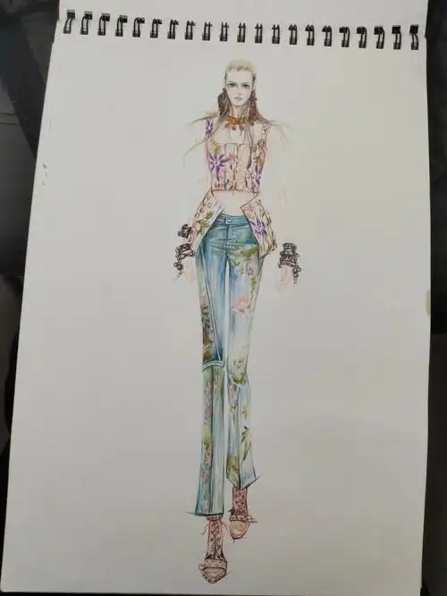 服装效果图    #彩铅    #手绘