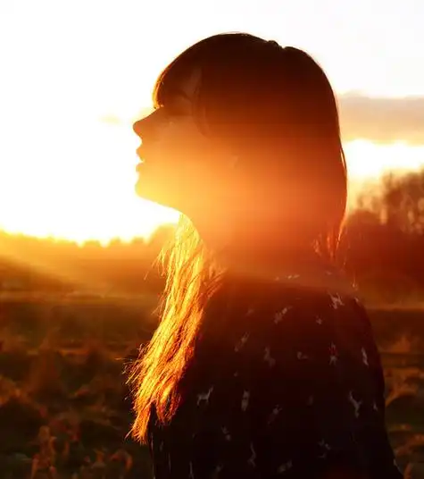 给你的爱一直很安静,来交换你偶尔给的回眸一笑.