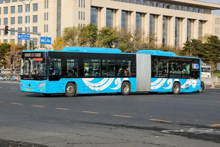 北京公交2路38443福田bj6160shevca3摄于前门