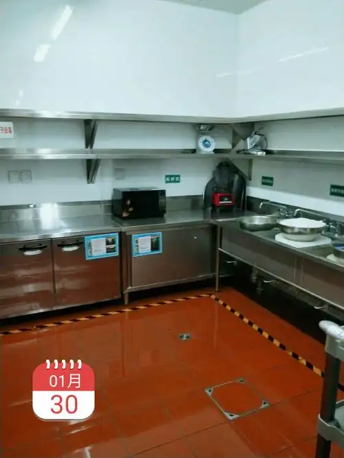 通州二食堂凉菜间收尾工作