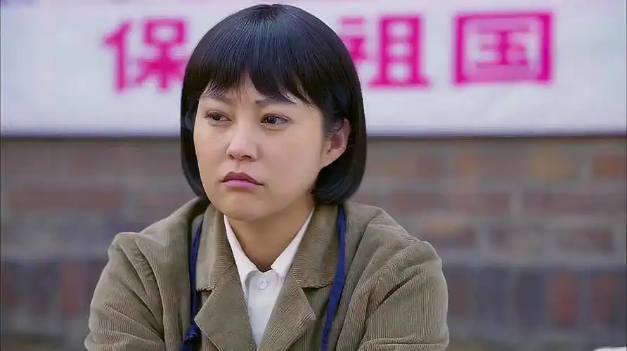 我的二哥二嫂:农村丫头想穿裙子,小伙抢过钱去撒腿就跑!