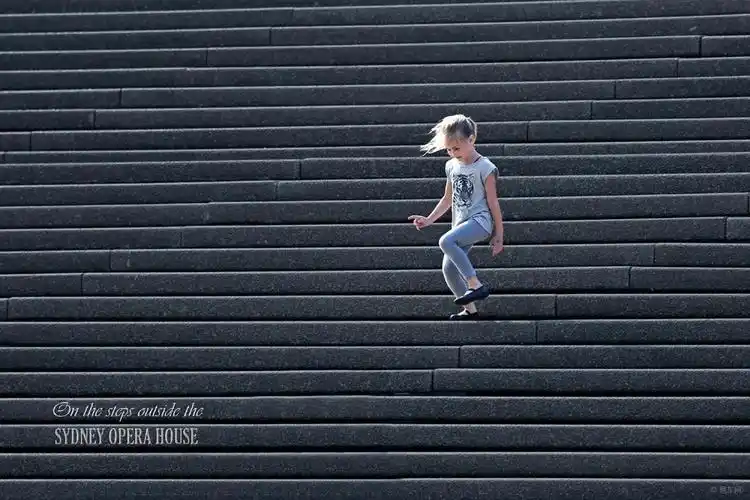 扫街——在悉尼歌剧院的台阶上