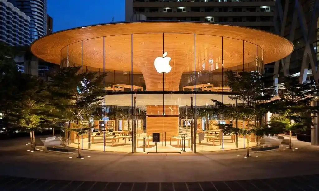 苹果御用设计公司被女王授予荣誉骑士奖福斯特如今神之一笔