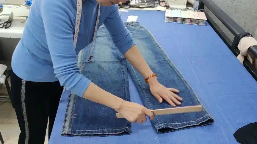 牛仔裤原边裤脚的正确制作过程以及注意事项.