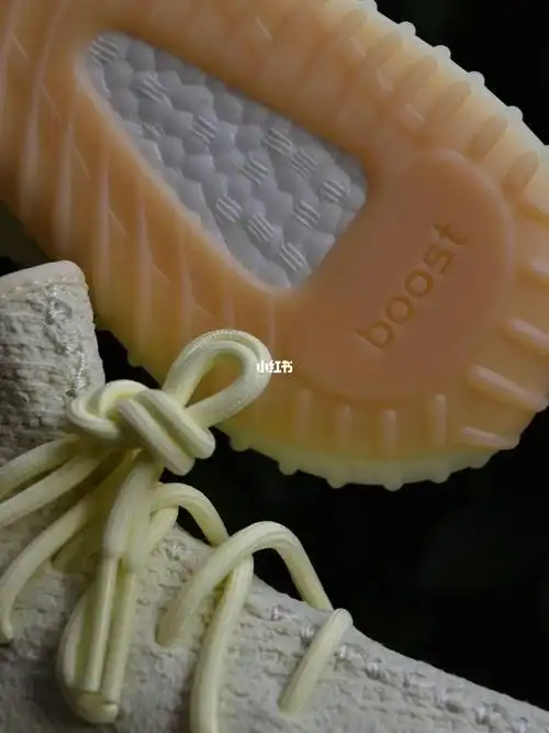 adidasyeezyboost350v2奶油黄