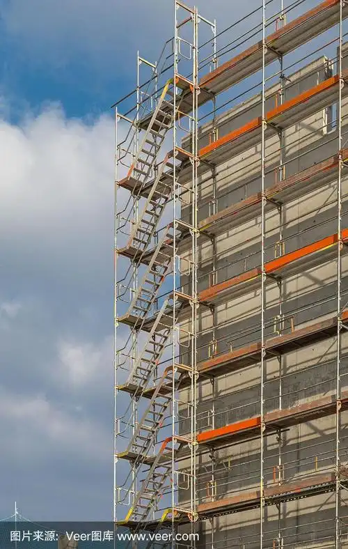建筑工地脚手架上的楼梯