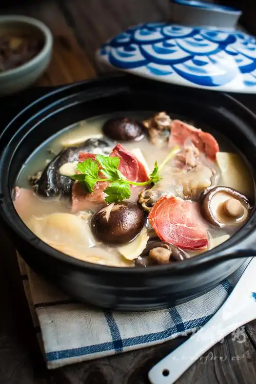 春节家宴横货火腿炖甲鱼