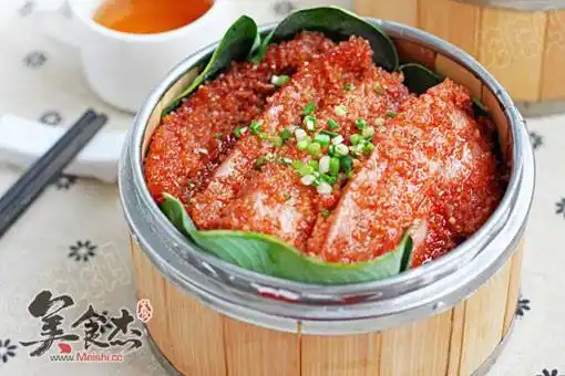 天门三蒸是指蒸菜,蒸肉和蒸鱼,看上去是不是特别美味呢,它同时也色