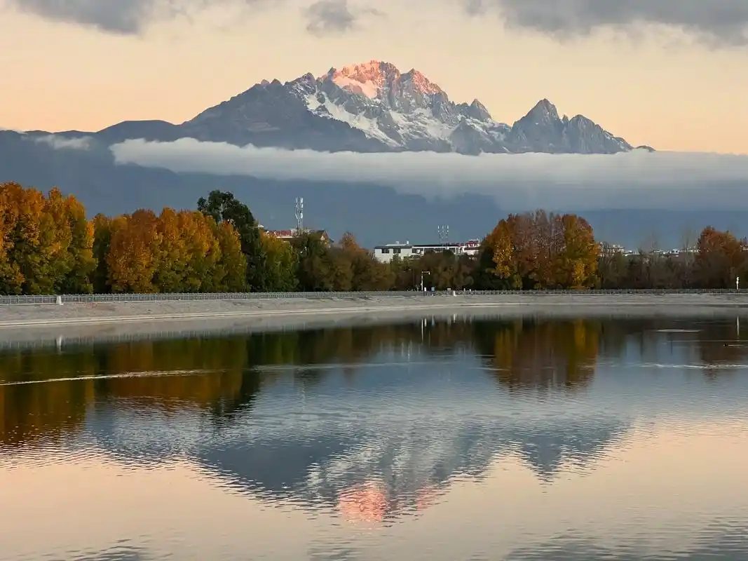 清溪水库日照金山,绝美. 希望大家都能幸运一 - 抖音