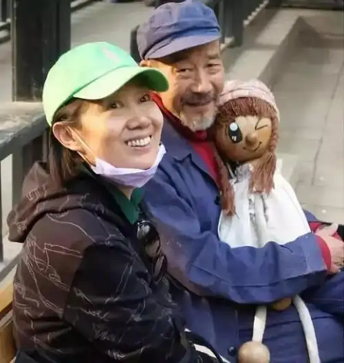 李雪健全家照:他是德艺双馨的老艺术家,妻子貌美儿子帅气是学霸