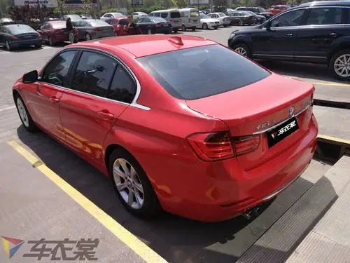 人气烈马宝马328li亮光暗红车身改色贴膜