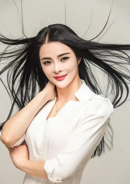 歌手唐薇发布草原歌曲亲亲的大草原