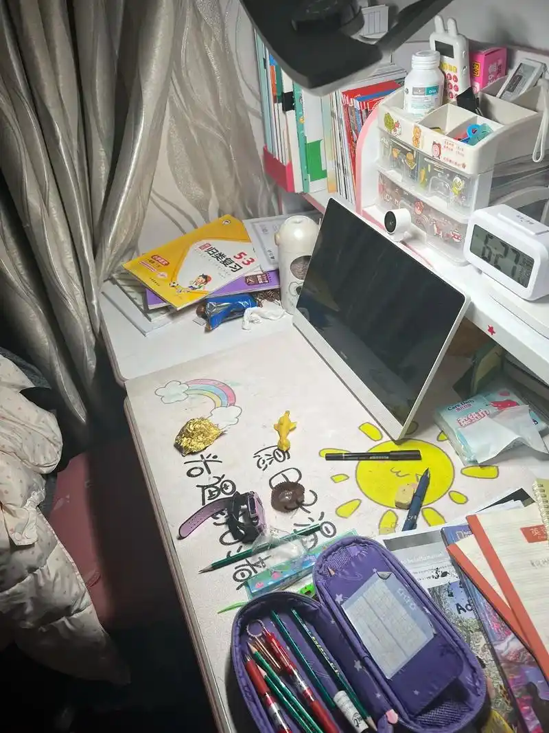 今天下班到家一看,桌子上已经完成好的一大堆妈妈牌作业……很好 - 抖