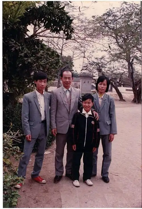 李孔森全家合影.(1987年?