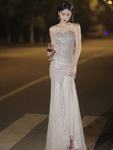 鱼尾晚礼服裙女2023新款宴会气质银色轻奢小众长裙吊带主持人礼服