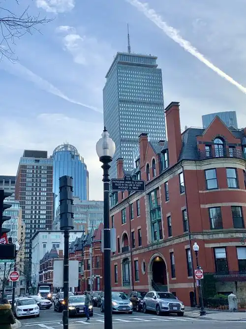 写美篇这个高楼是波士顿第二高建筑保德信大厦,是波士顿绝佳的观景点