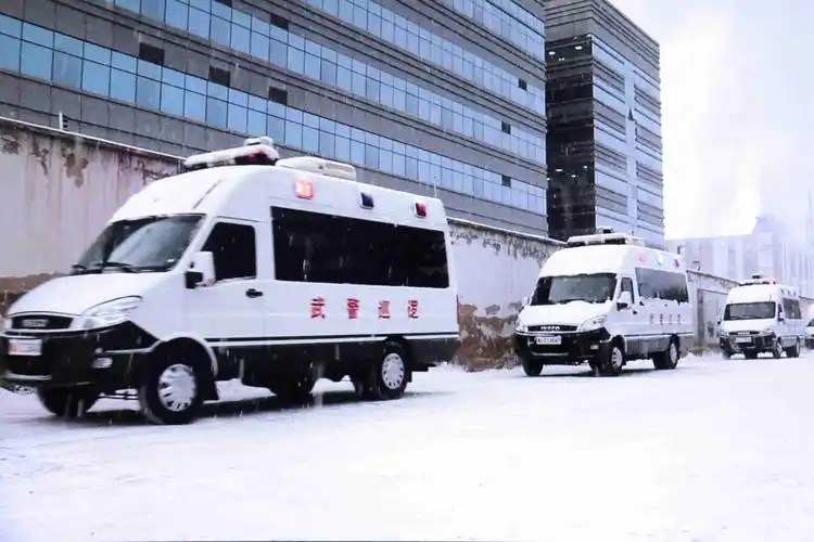 雪中巡逻,武警官兵在战位