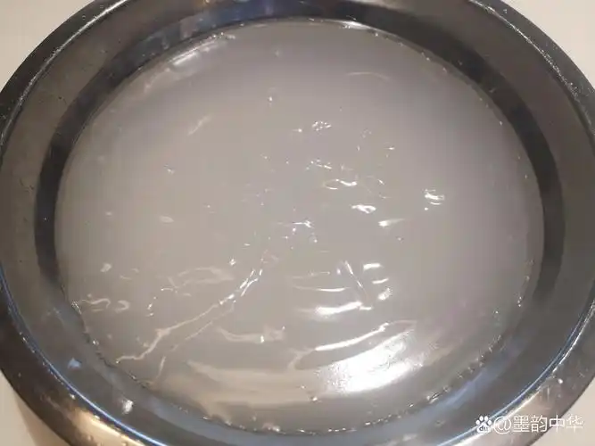 粉水1:10左右最合适,这是按重量,比如我70芭蕉芋粉做凉粉步骤生粉做